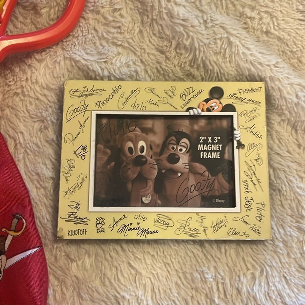 Disney item bundle - Picture 7 of 8